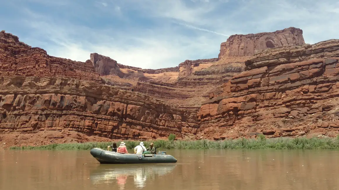 Moab: Calm Water Cruise in Inflatable Boat on Colorado River