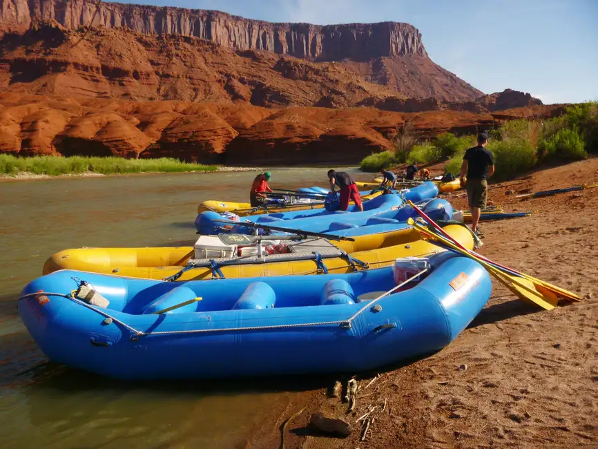 From Moab: Canyonlands 4x4 Drive and Colorado River Rafting